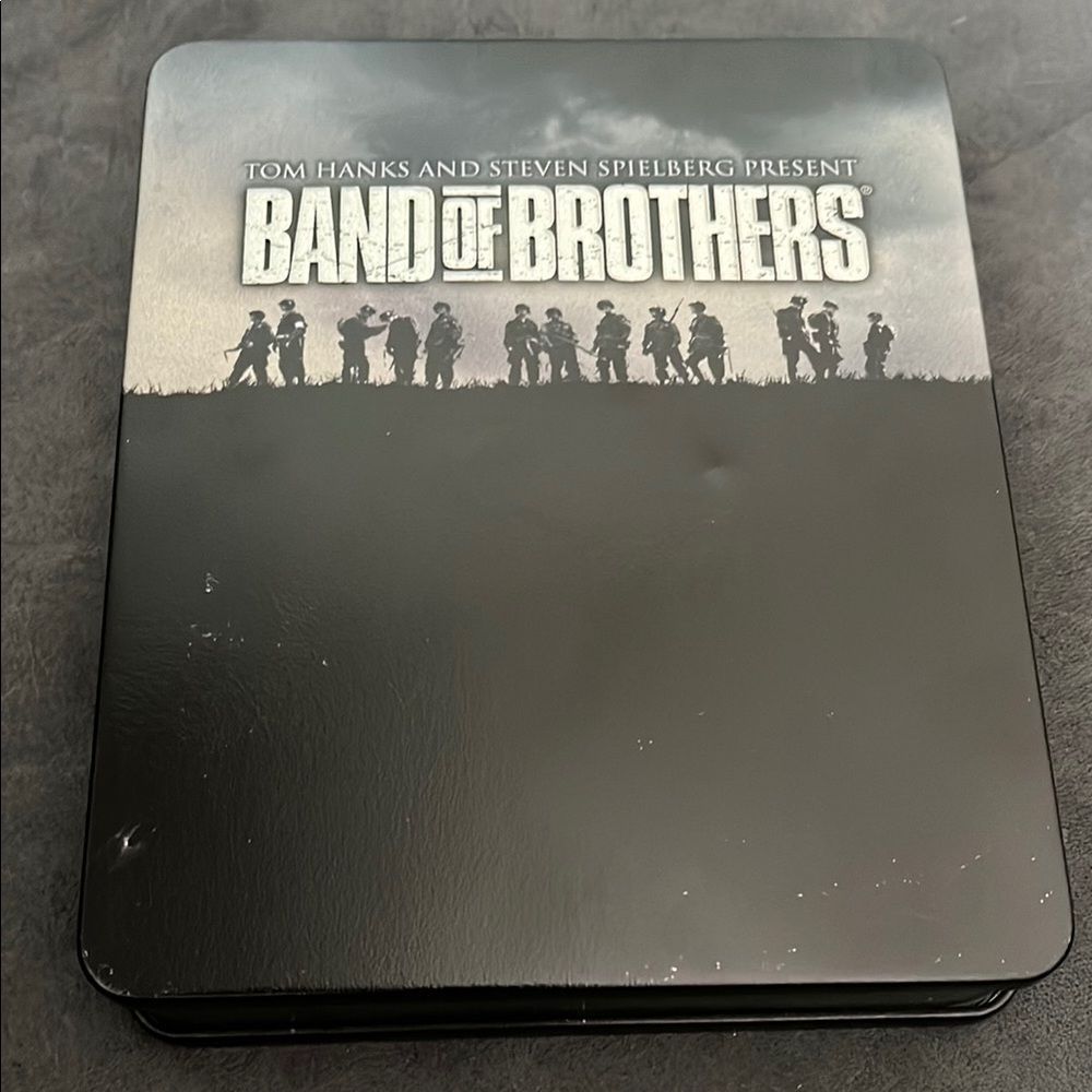 Band of Brothers Collectible Tin Box Set of six Blu-ray Discs